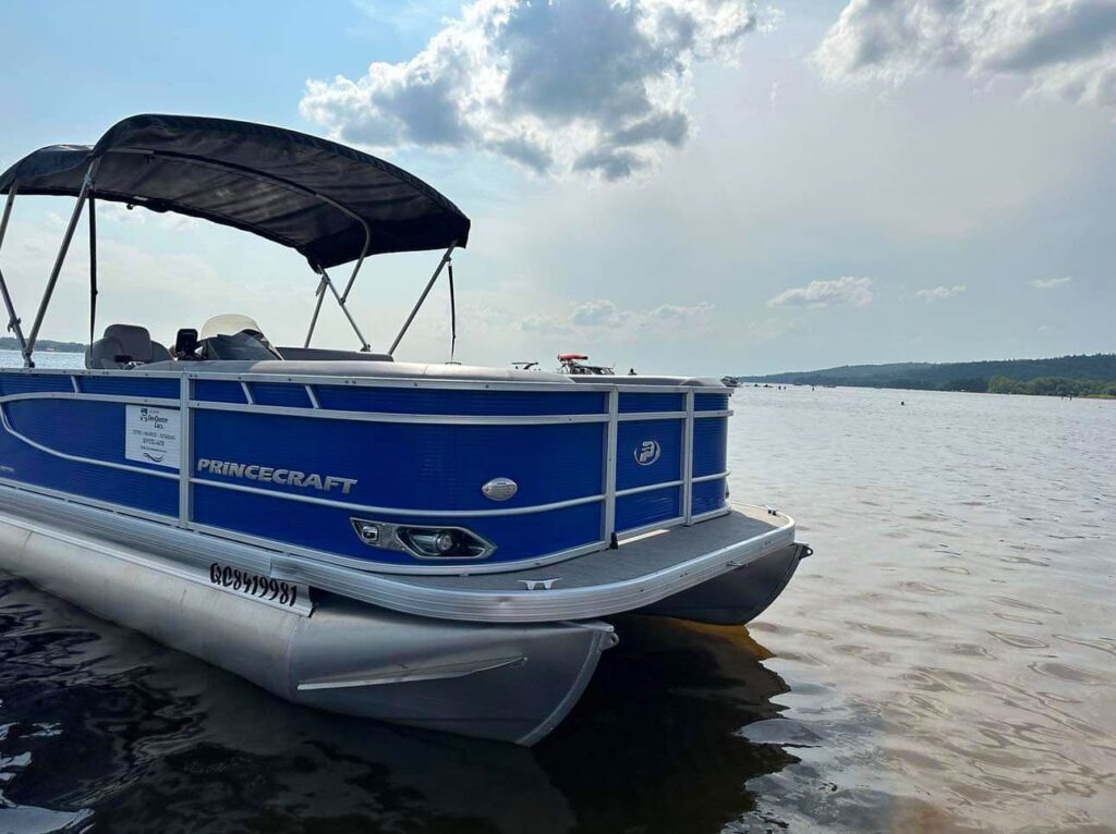 Pontoon in Monteregie